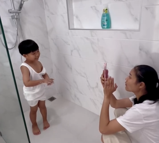 Our holiday, raising children is fun! BY Mom Green